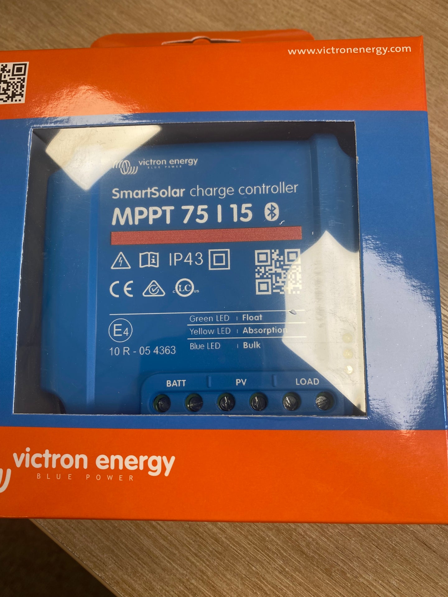 MPPT Charger controller 75/15