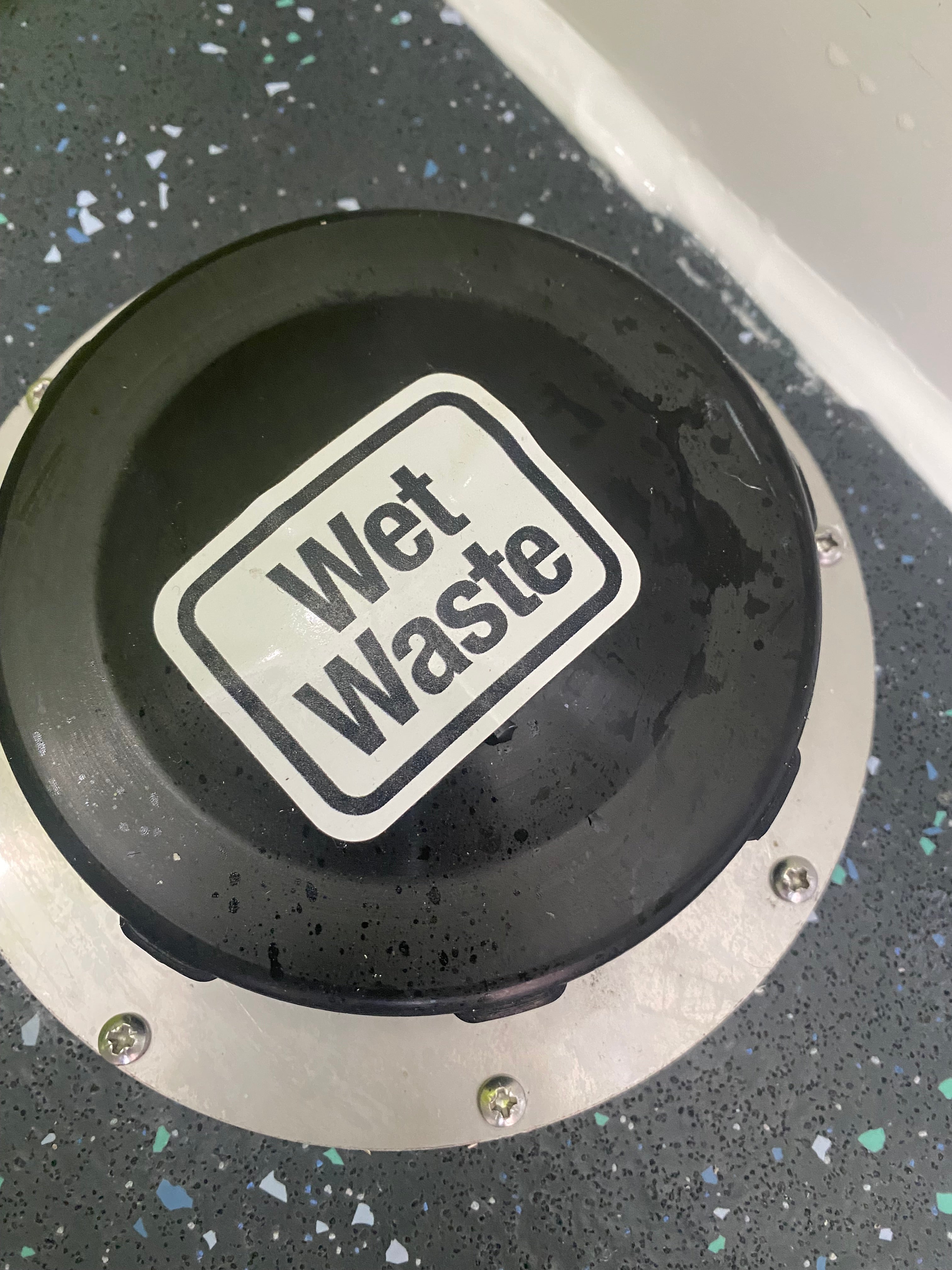 Effluent Lid Black