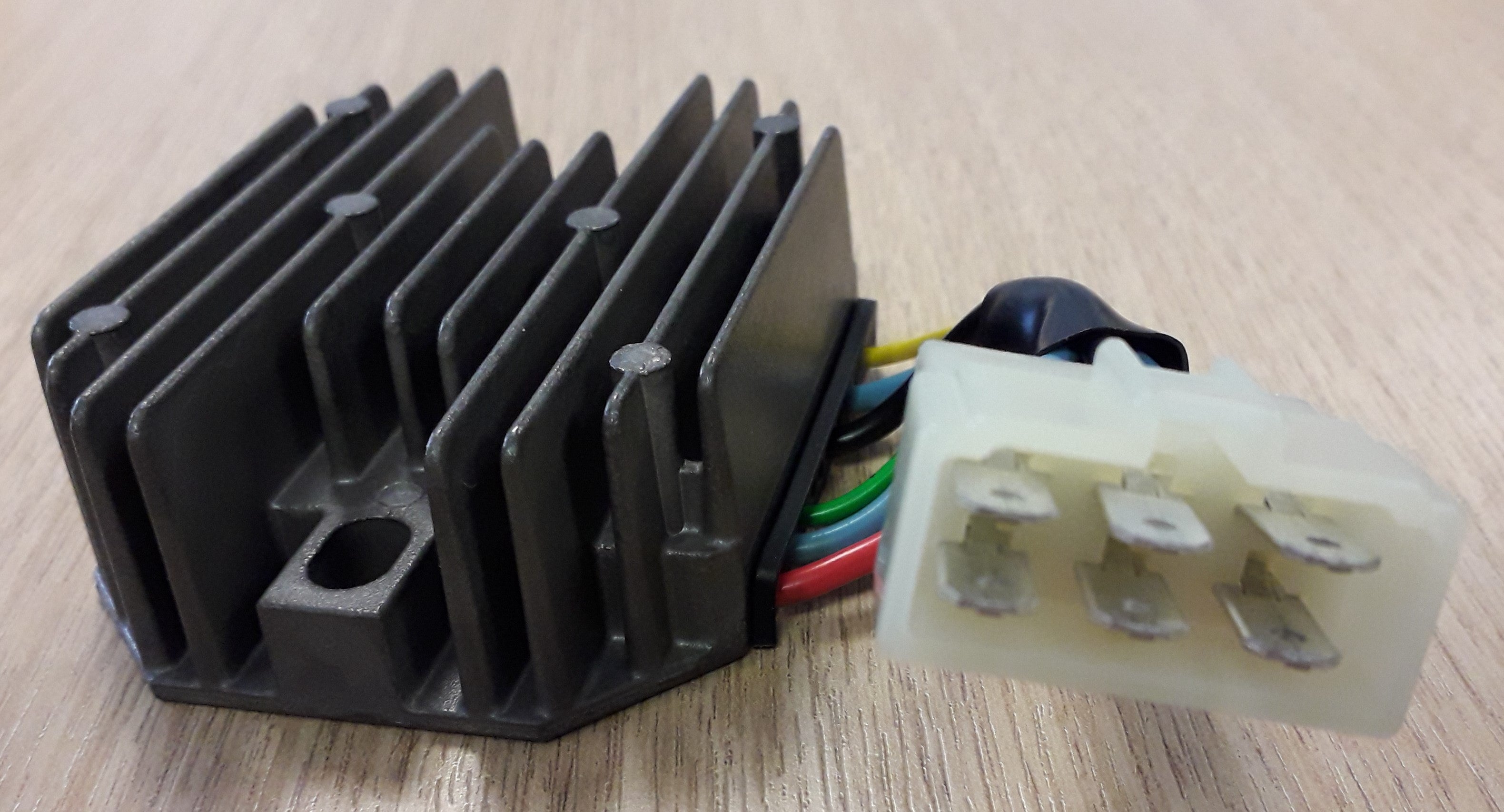 Charge Regulator for 3.5kva - 6 PIN