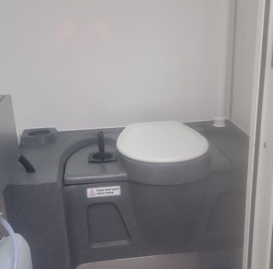 Re-Circulating flush toilet tank